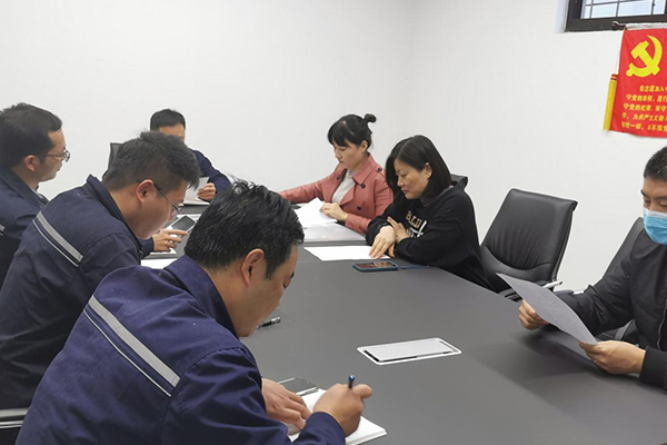 போடாவின் இரண்டு ஊழியர்கள் சீன கம்யூனிஸ்ட் கட்சியில் மரியாதையுடன் இணைந்தனர்.